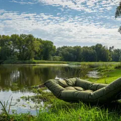Łóżka karpiowe i wędkarskie - wygoda podczas długich zasiadek