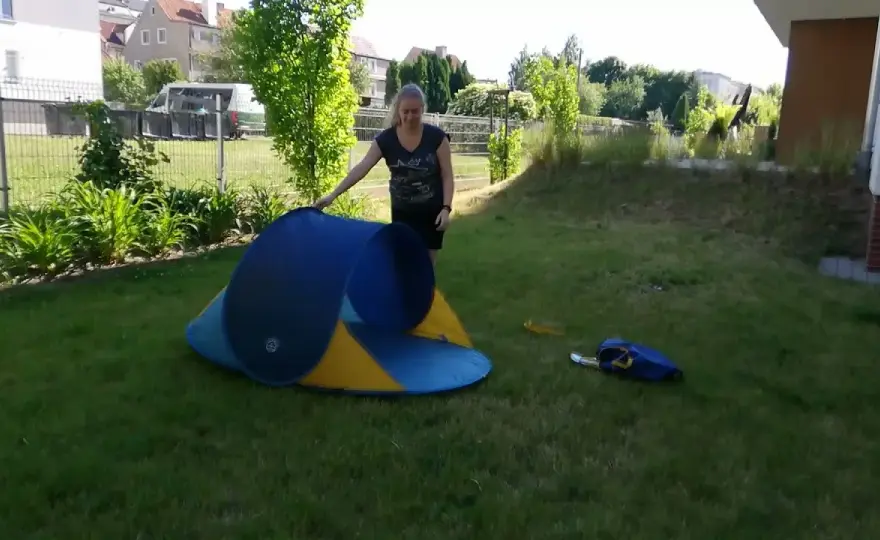 Jak złożyć namiot plażowy Springos bez problemów i frustracji